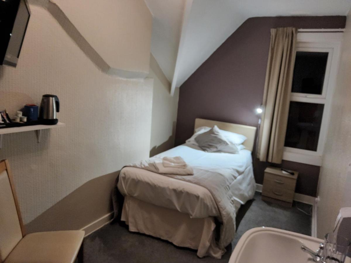 The Avenue Hotel Грантъм Екстериор снимка
